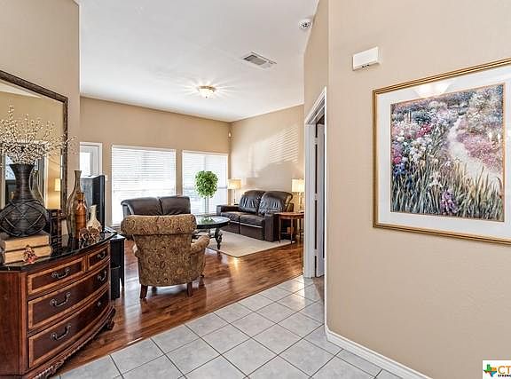 4th image of 1118 Cedar Creek Dr