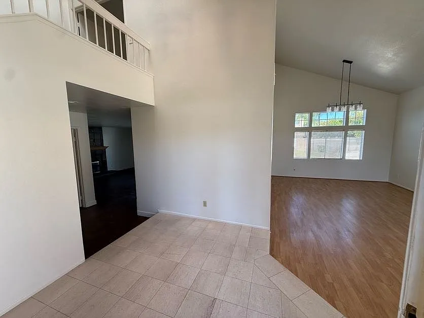 5 bed, 2870 sqft, $3,675 — Photo 4