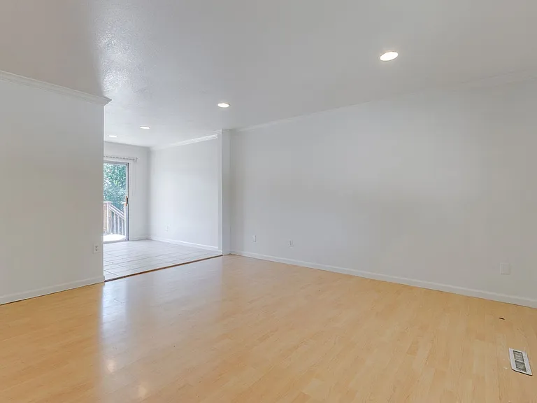 1312 Ash Dr — Photo 5