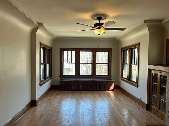 3rd image of 1935 N Cambridge Ave