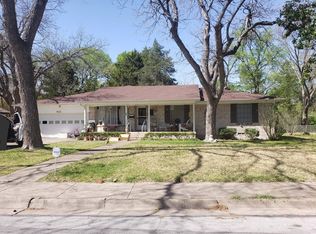 421 Woodlawn Dr, Desoto, TX 75115