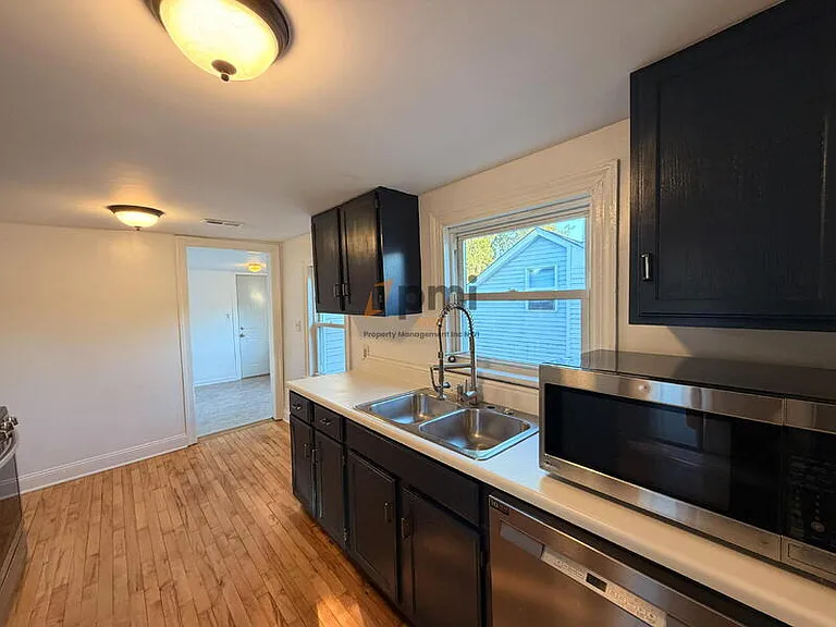 669 Lake St #1 — Photo 4