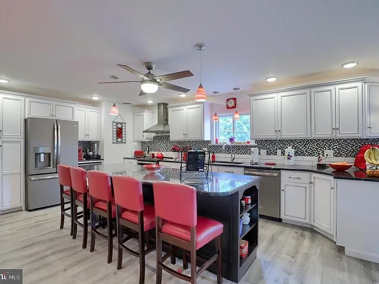 1500 Wilson Ave — Photo 35