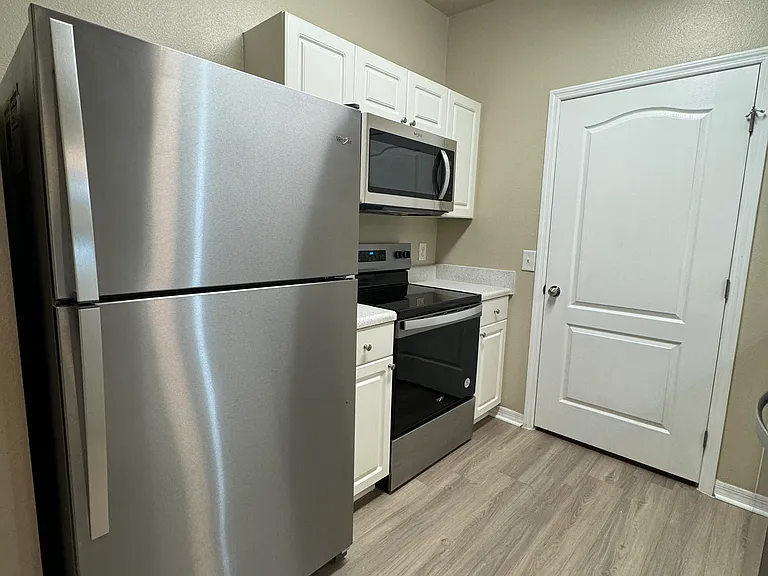1600 Villa Capri Cir #307 — Photo 1