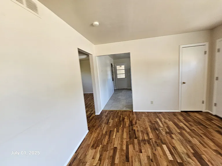634 E Meade St — Photo 2