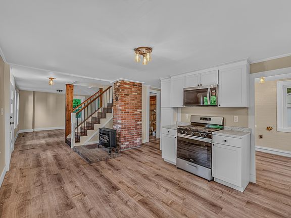4th image of 6 Hodge Hill Road