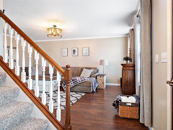 3rd image of 187 Winding Woods Dr