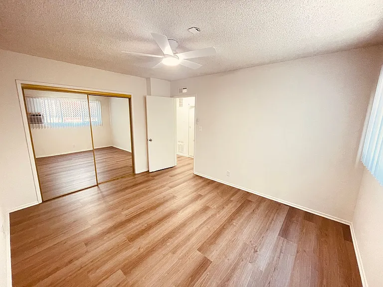 4403 Mammoth Ave — Photo 12