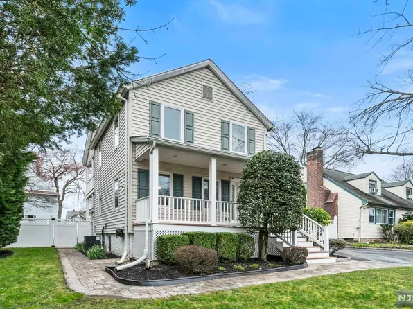 34 Lincoln Ave, Dumont, NJ 07628