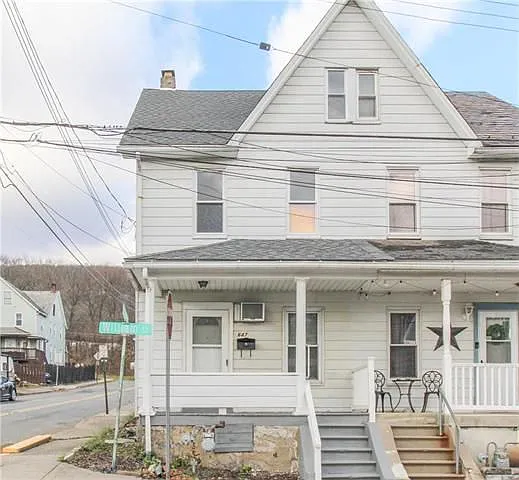 647 William St photo 1