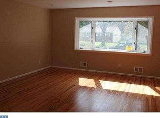 40 Shelburne Dr, Ewing, NJ 08638