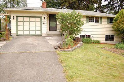 Welcome to 20643 2nd Ave.South in Des Moines,WA. This lovely home features: 5 Bedrooms, 2 Baths, Lig
