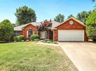 4415 W New Bridge Rd, Fayetteville, AR 72704