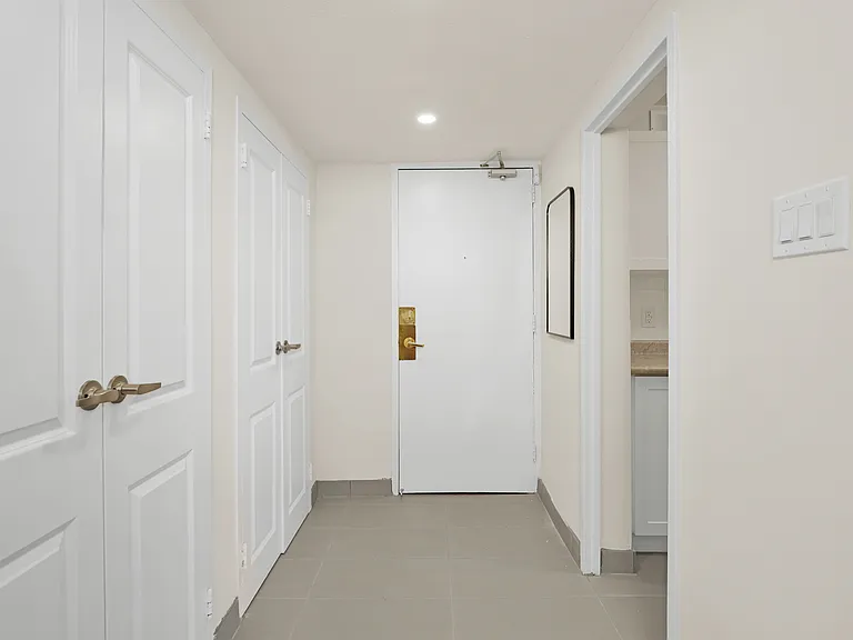 1137 Royal York Rd #1 BD — Photo 12