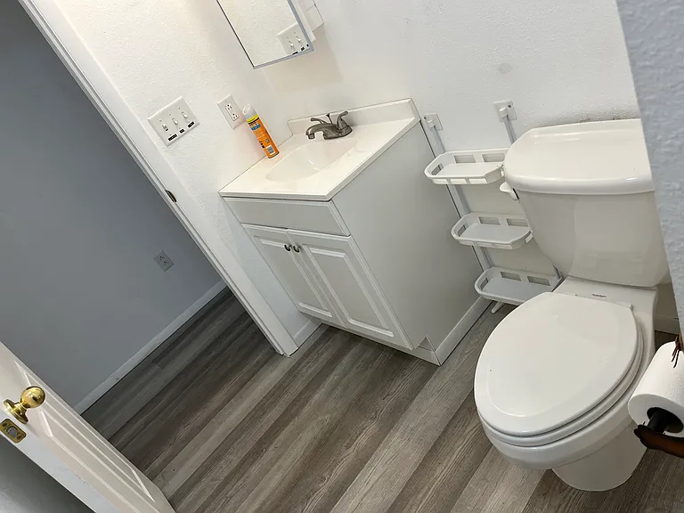 115 S Grand Ave #1 — Photo 3