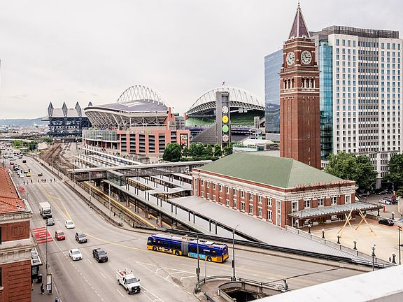 Seattle Apartments - Icon Apartments - Rooftop Deck View