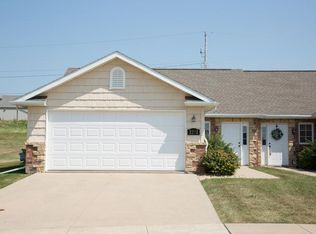 2272 Fawnview Dr, Dubuque, IA 52002