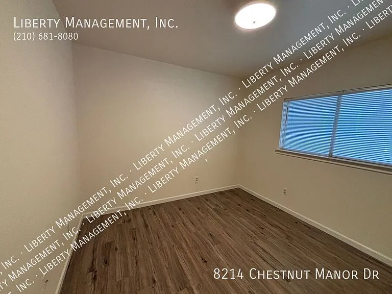 8214 Chestnut Manor Dr — Photo 18
