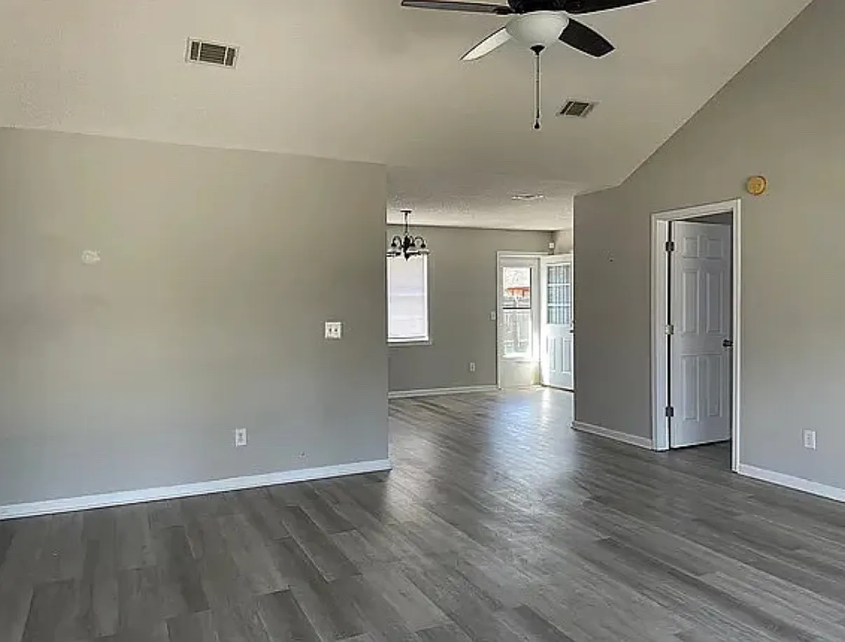 4 bed, 1428 sqft, $1,875 — Photo 2