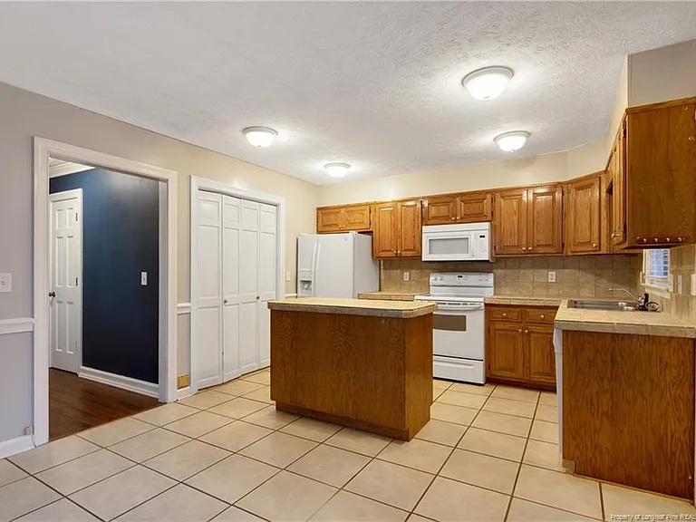 405 Bannerman Ct — Photo 15
