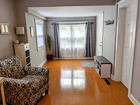 3rd image of 1841 Sherwood Ave