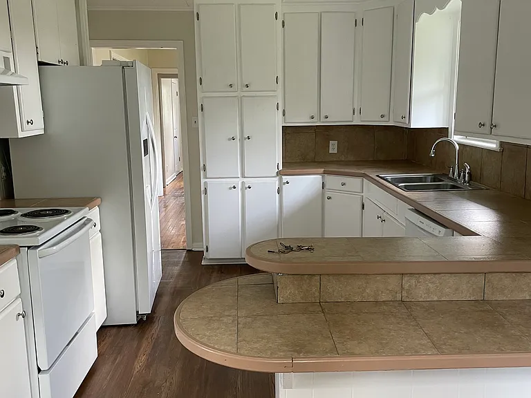 4030 W Prien Lake Rd — Photo 8