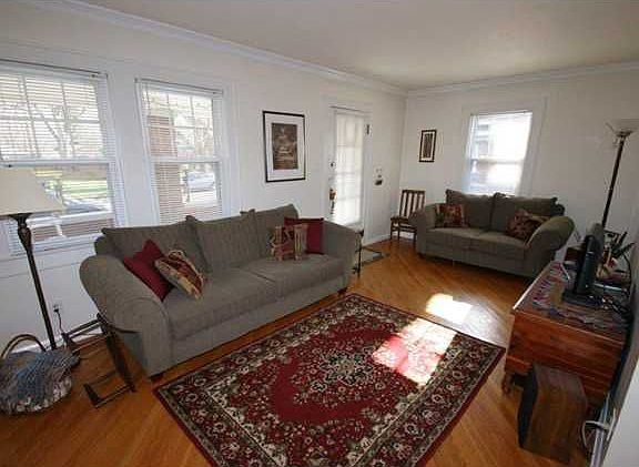 3rd image of 6140 Primrose Ave