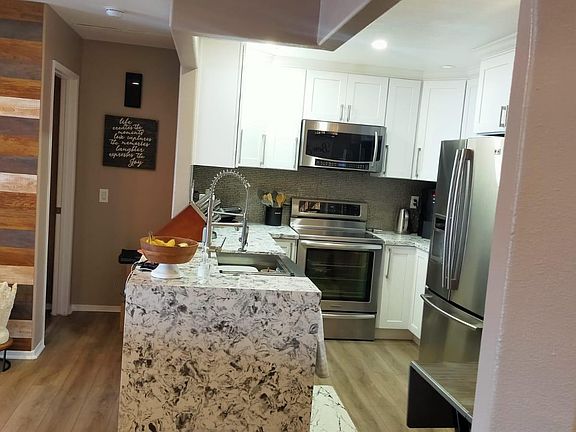 4th image of 510 Camino De La Reina Unit 302