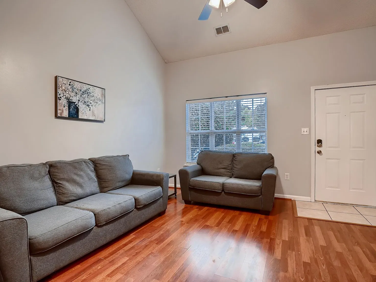 3 bed, 1360 sqft, $5,500 — Photo 2