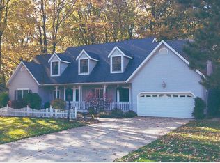 11933 Juniper Hills Ct, Grand Haven, MI 49417