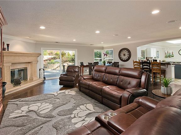 3rd image of 1647 El Verano Dr