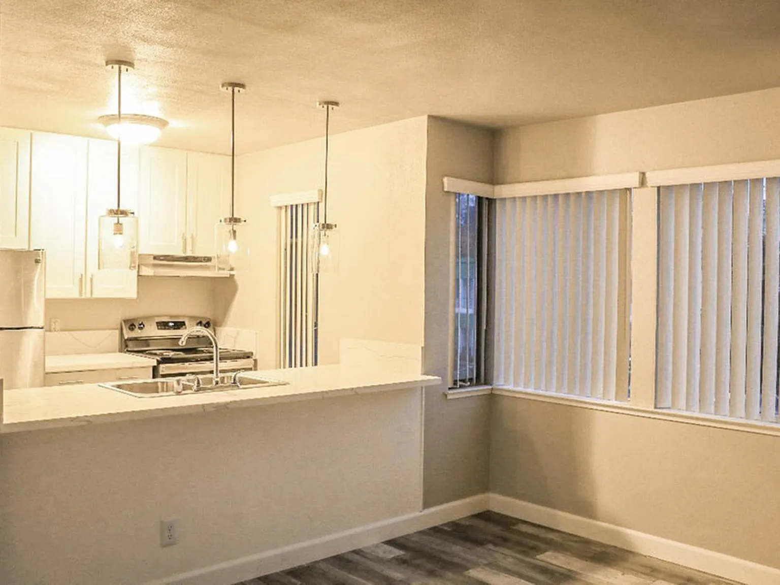 Peacock Apartments — Photo 3