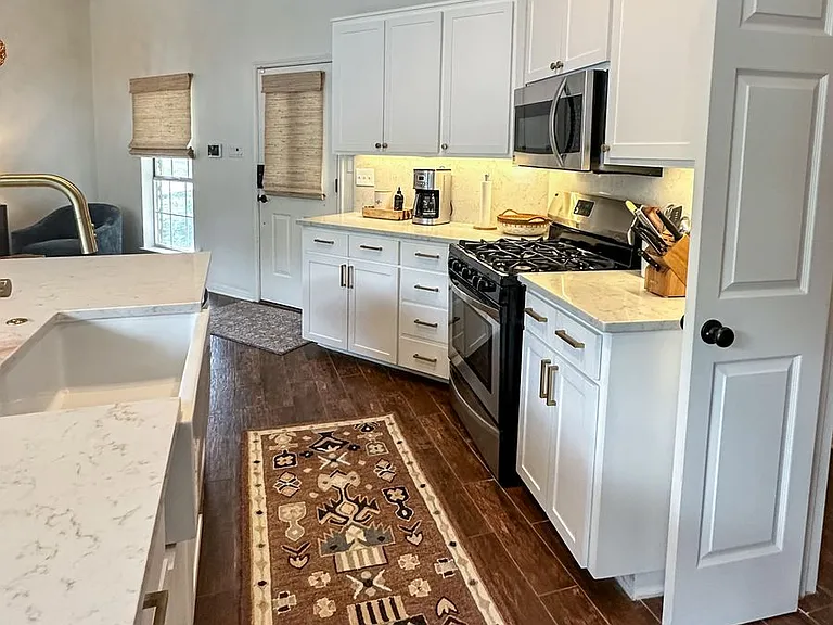 2910 Edgewater Dr — Photo 9