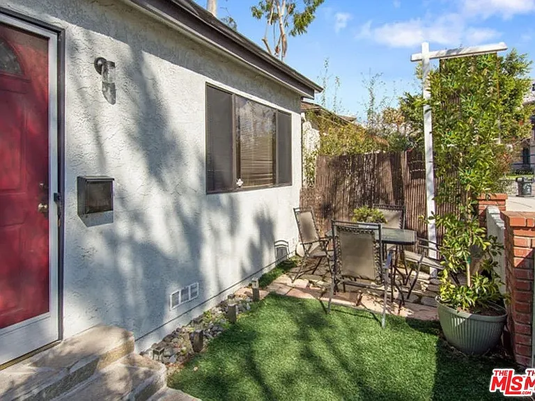 535 E Venice Way — Photo 8