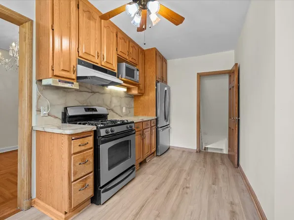 140 Van Cortlandt Park S image 8 of 26