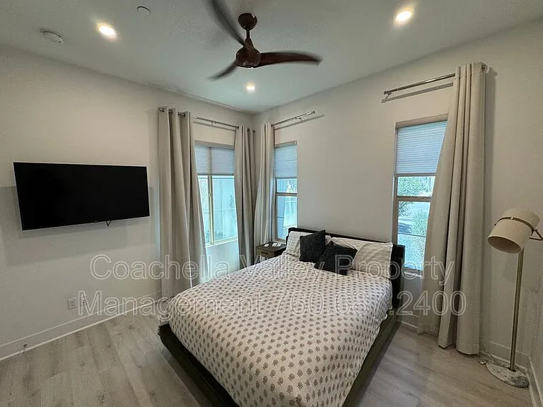 74635 Tesla Dr — Photo 49