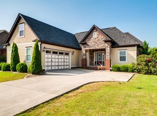8512 Fenwick Dr, Ooltewah, TN 37363