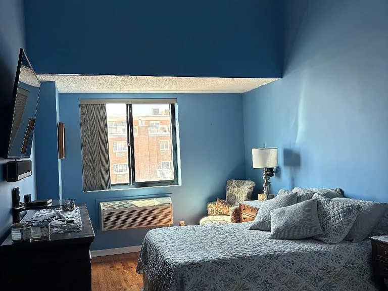 750 W Broadway #5Q — Photo 15