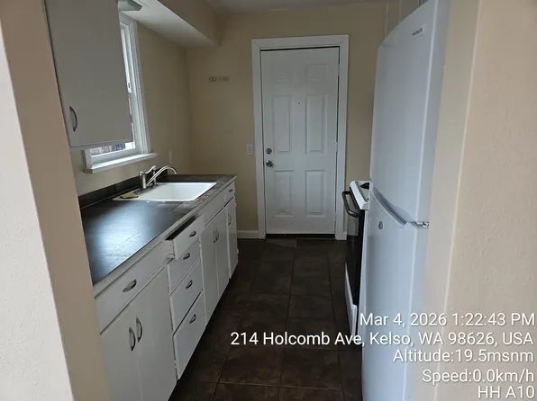 214 Holcomb Ave, Kelso, WA