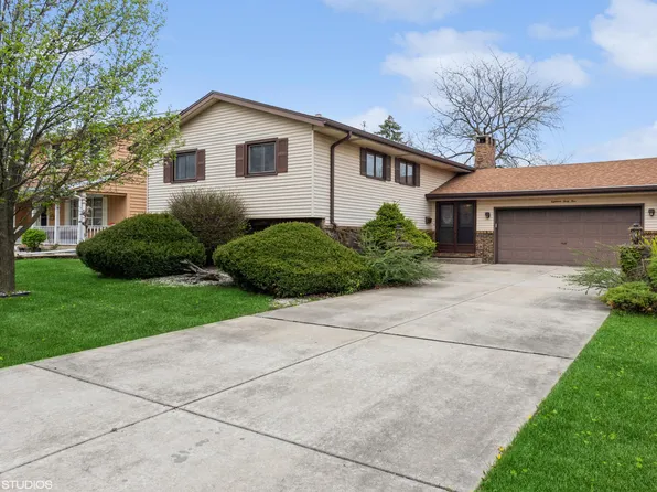 1845 Bluebird Ln, Munster, IN 46321