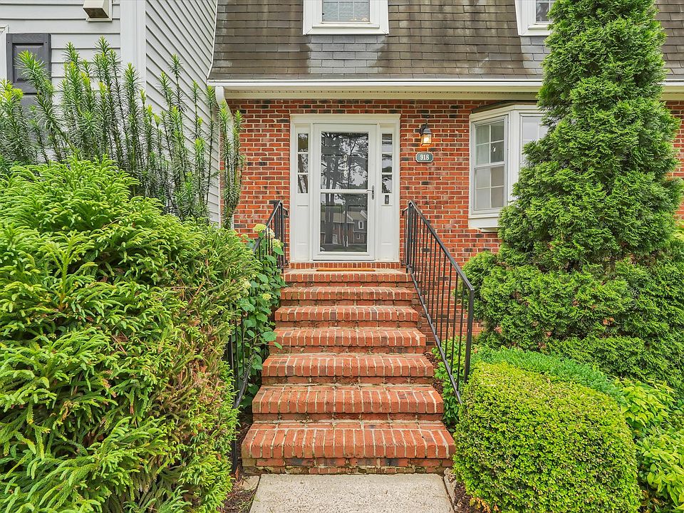 1st image of 918 Hampshire Ct