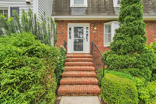 918 Hampshire Ct Photo 1
