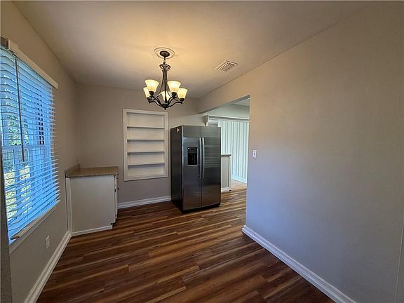 5th image of 3054 Calais St