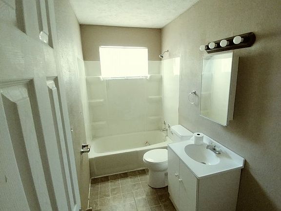5th image of 4032 Arquette Dr