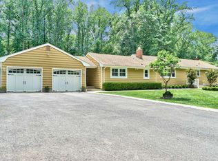 5 Manee Pl, Holmdel, NJ 07733