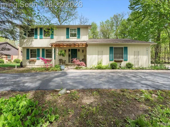 19177 Meridian Rd, Grosse Ile, MI 48138