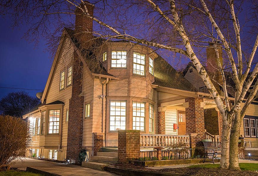 1st image of 2019 E Kenwood Blvd