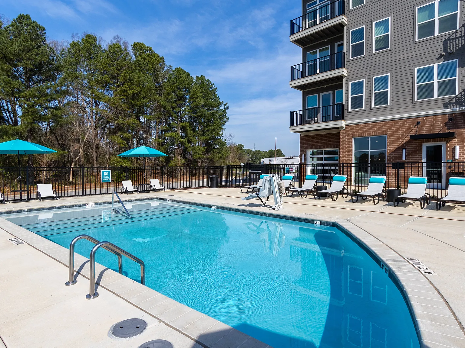 Altitude Raleigh Apartments — Photo 2