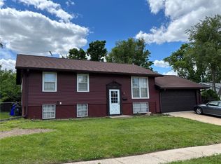 4625 White Pine Dr NE, Cedar Rapids, IA 52402
