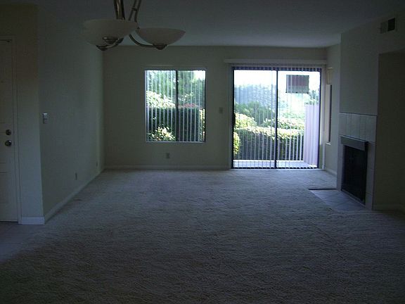 Fireplace/Liv/Dining Area